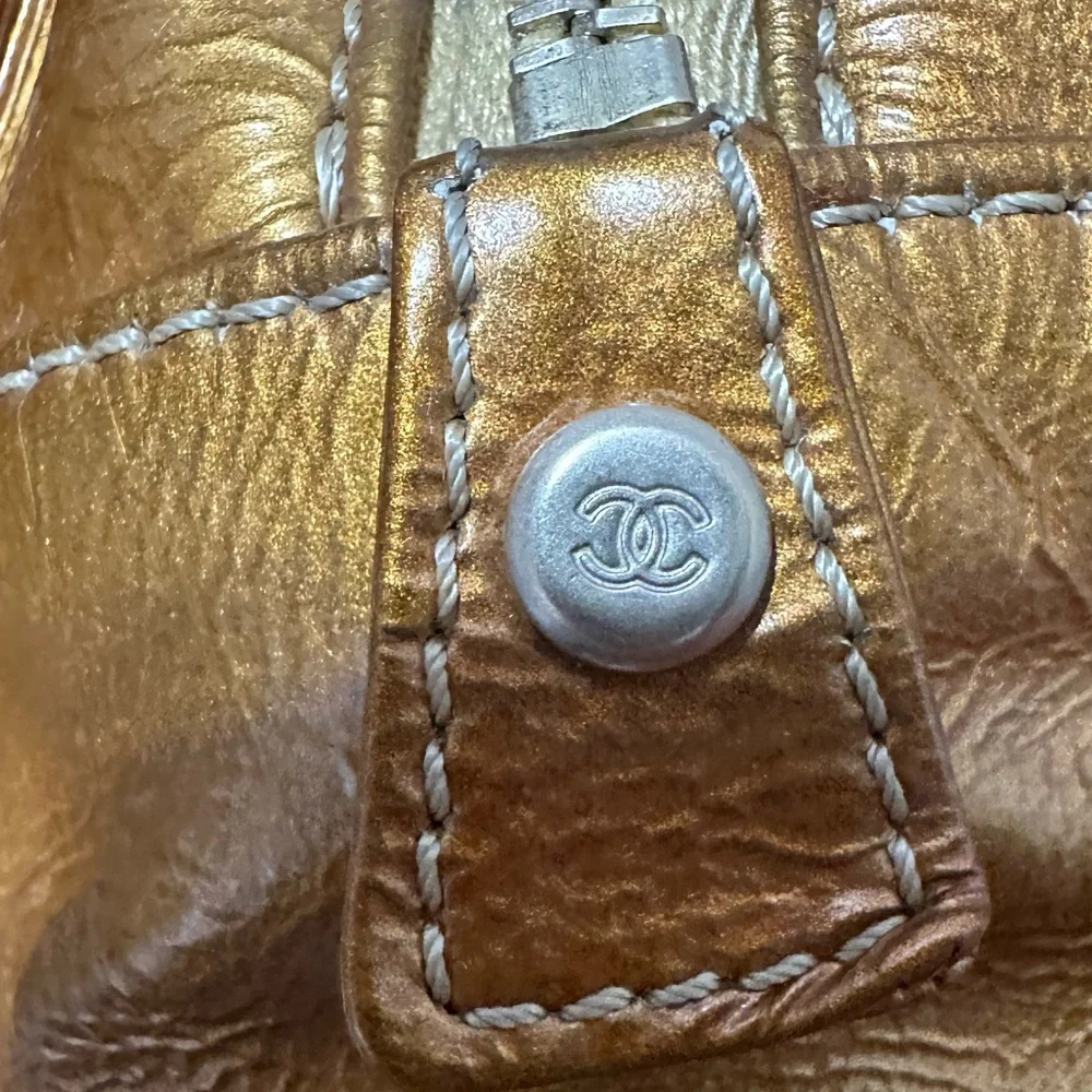 CHANEL ❤️🌟11372068 METTALIC GOLD BOWLING BAG W/ LEATHER LINED INTERIOR⭐️ - Picture 6 of 14